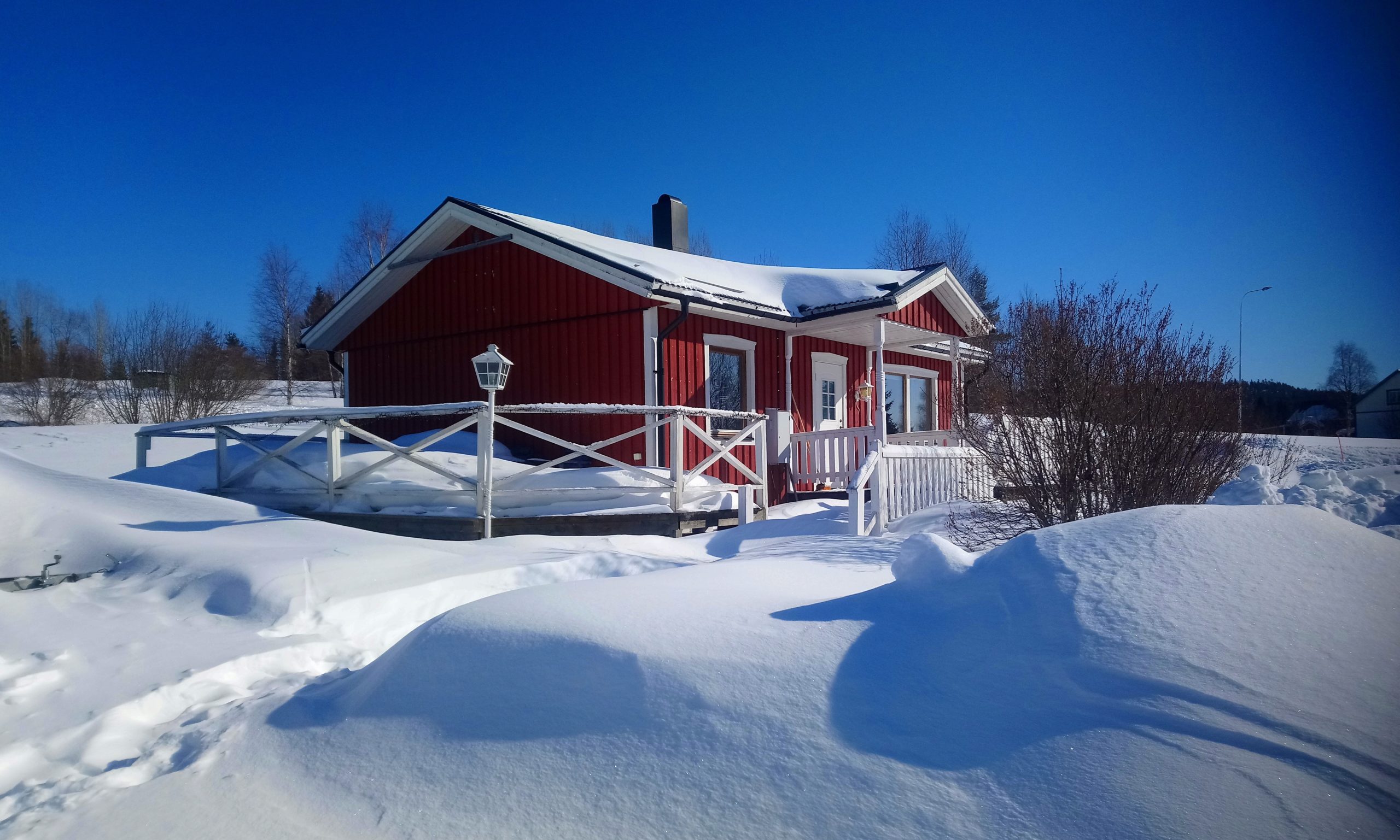 Extérieur du chalet SamArctic en hiver