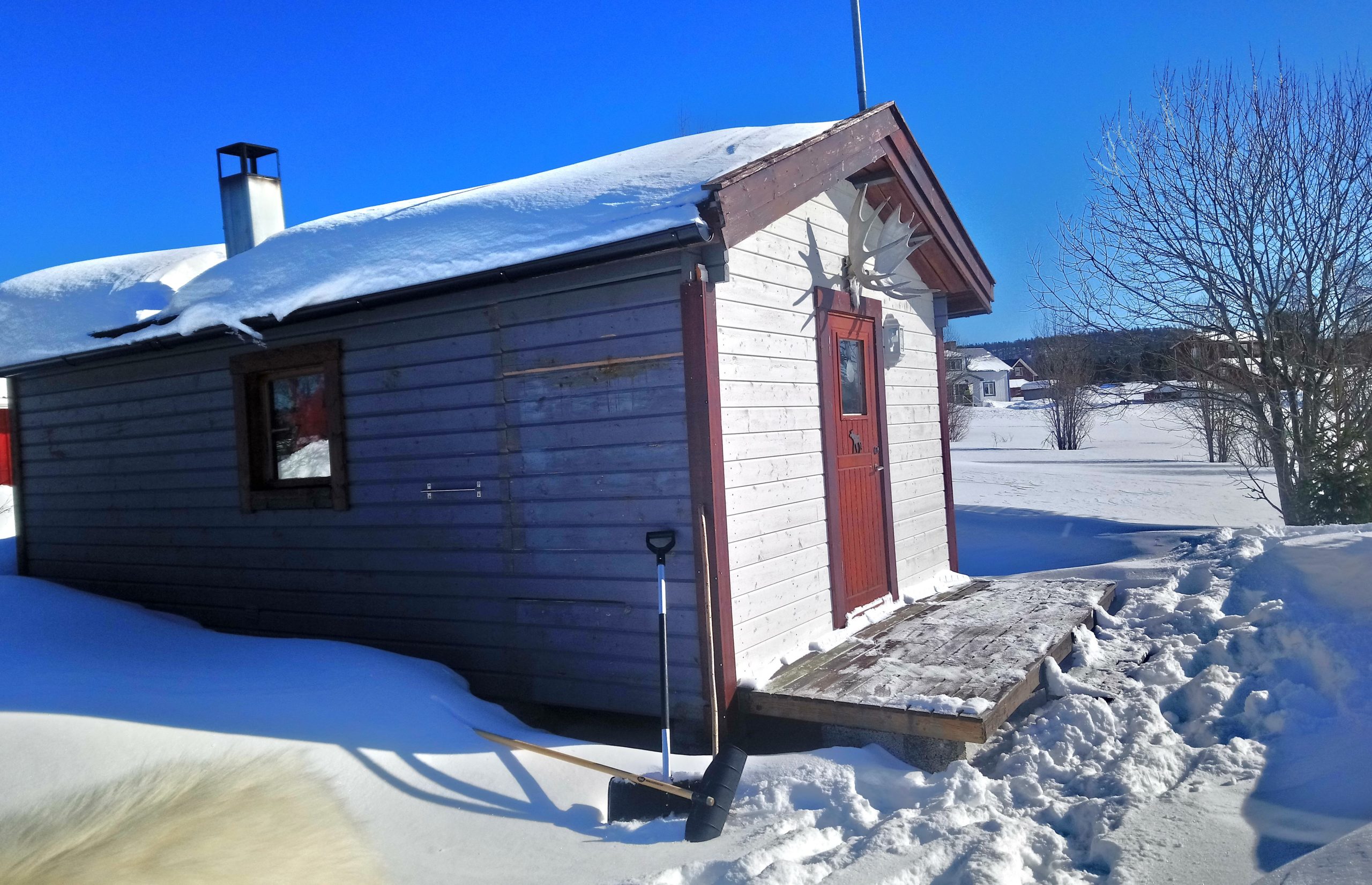 Stuga vue extérieure orientée lac